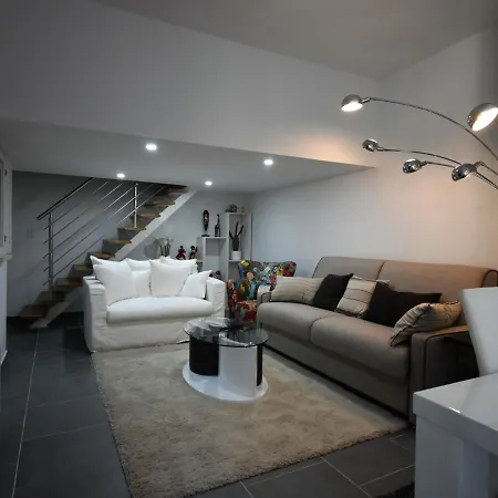 T2 Bis Renove A Centre Avec 2 Terrasses, Clim, Parking, Proche Et Gare. - Fr-1-420-84