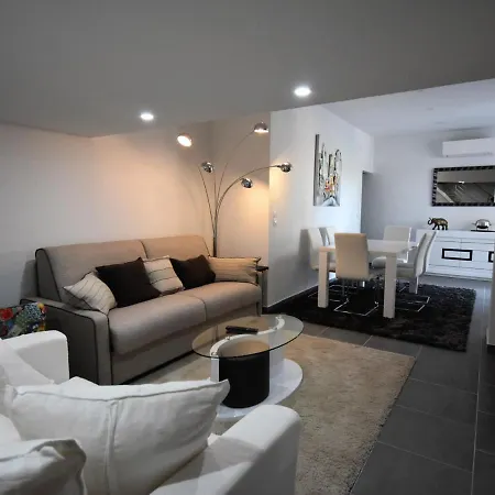 T2 Bis Renove A Centre Avec 2 Terrasses, Clim, Parking, Proche Et Gare. - Fr-1-420-84