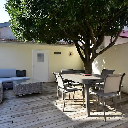 T2 Bis Rénové à Centre Avec 2 Terrasses, Clim, Parking, Proche Et Gare. - Fr-1-420-84