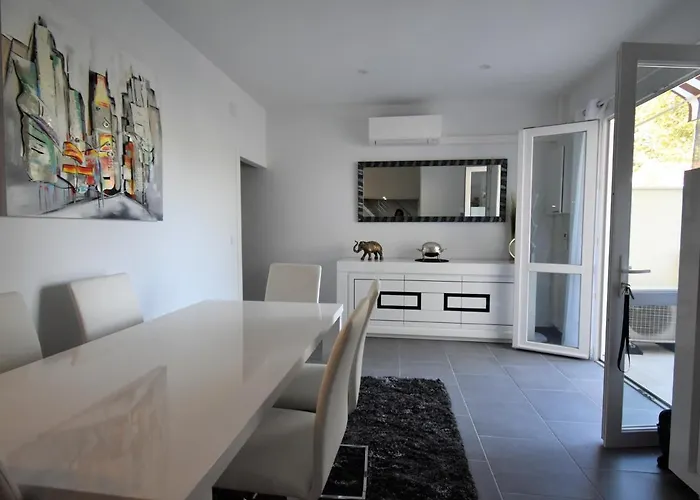 T2 Bis Renove A Centre Avec 2 Terrasses, Clim, Parking, Proche Et Gare. - Fr-1-420-84 *