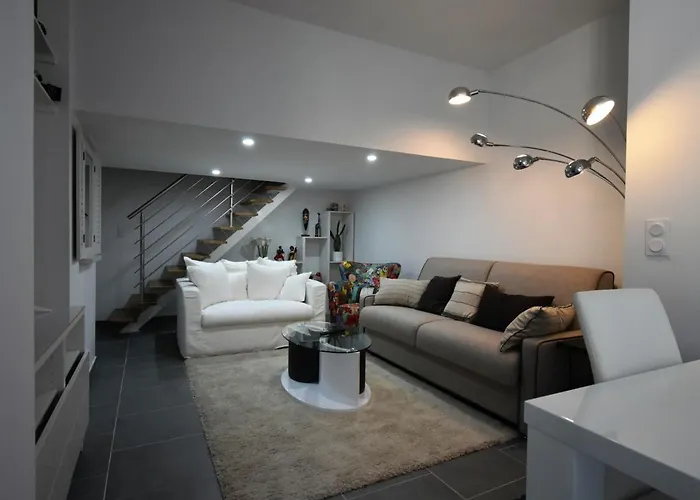 T2 Bis Renove A Centre Avec 2 Terrasses, Clim, Parking, Proche Et Gare. - Fr-1-420-84