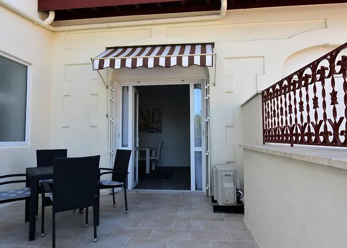 T2 Bis Renove A Centre Avec 2 Terrasses, Clim, Parking, Proche Et Gare. - Fr-1-420-84 *