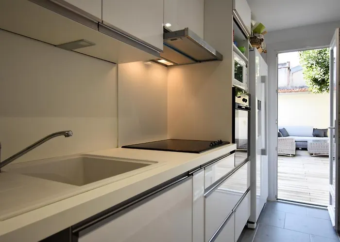 Апартаменты T2 Bis Renove A Centre Avec 2 Terrasses, Clim, Parking, Proche Et Gare. - Fr-1-420-84 *